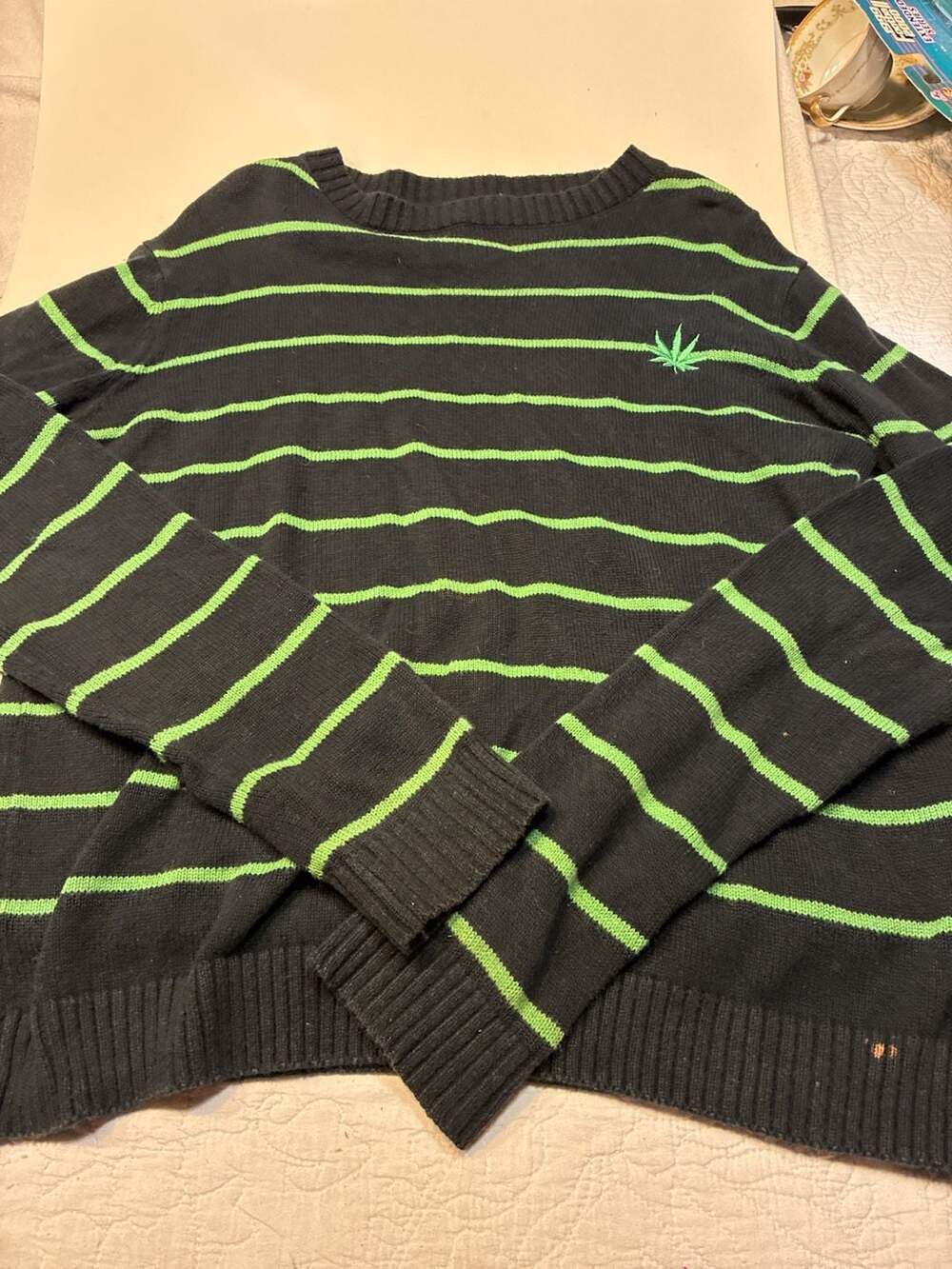 Safari Movement Sweater Size M Black Green Striped Leaf Logo